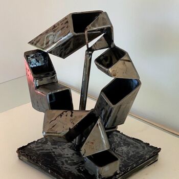 Sculpture titled "Histoire sans fin" by Patrice Chaland, Original Artwork, Metals