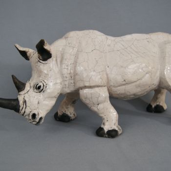 「p-grenier-rhinocero…」というタイトルの彫刻 Patricia Grenierによって, オリジナルのアートワーク