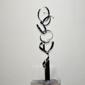 「Une échappé de cerc…」というタイトルの彫刻 Patrick Blandinによって, オリジナルのアートワーク, ステンレス鋼