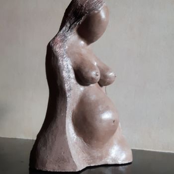 「Maternité」というタイトルの彫刻 Patrick Bonnetによって, オリジナルのアートワーク, セラミックス