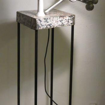 Rzemiosło artystyczne zatytułowany „sellette-et-lampe.j…” autorstwa Patrick Dupont, Oryginalna praca