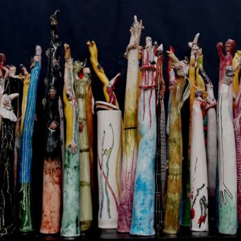 Scultura intitolato "Polichinelles Bambo…" da Patrizia Grieco, Opera d'arte originale, Ceramica