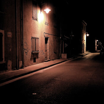 Photography titled "La rue dans la nuit" by Paulous, Original Artwork, Digital Photography Mounted on Other rigid panel