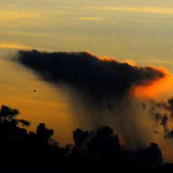 Photographie intitulée "3022. rain on cloud…" par Le Sage Coyote, Œuvre d'art originale