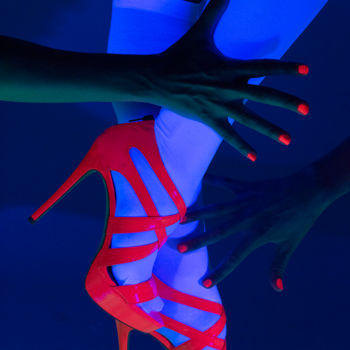 Photography titled "Talons aiguille mai…" by Pierre Boillon, Original Artwork, Digital Photography Mounted on Aluminium