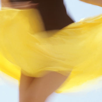 Фотография под названием "Jupe jaune" - Pierre Boillon, Подлинное произведение искусства, Цифровая фотография