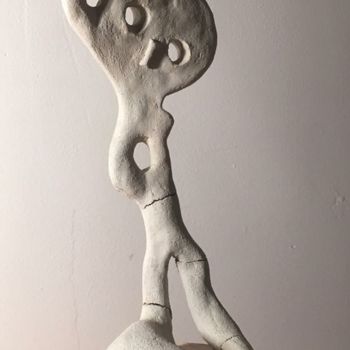 Skulptur mit dem Titel "L'homme Lune" von Priscilla Champelovier, Original-Kunstwerk, Gips