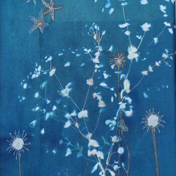 제목이 "Nuit étoilée"인 섬유 예술 Penny G Peckmann로, 원작, 자수 나무 들것 프레임에 장착됨