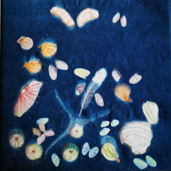 Textile Art titled "Trouvailles sur pla…" by Penny G Peckmann, Original Artwork, Embroidery Mounted on Wood Stretcher frame