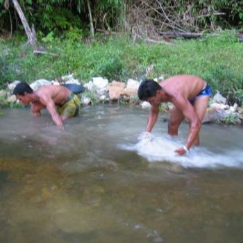 Photographie intitulée "Guyane chercheurs or" par Pepsanegwada, Œuvre d'art originale