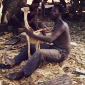 "Kenya sculpteur bois" başlıklı Fotoğraf Pepsanegwada tarafından, Orijinal sanat