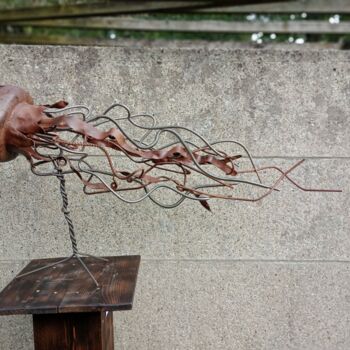 Sculptuur getiteld "Yellyfish drone 1984" door Peter Bly, Origineel Kunstwerk, Metalen