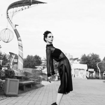 Fotografia zatytułowany „girl in black” autorstwa Евгения Петрова, Oryginalna praca, Fotografia cyfrowa