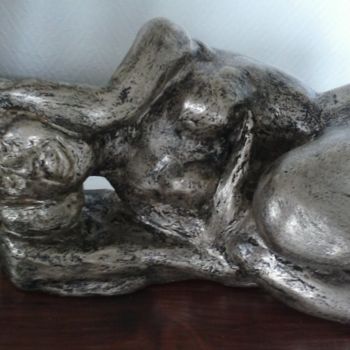 Escultura intitulada "Femme Couchée" por Marie Phebidias, Obras de arte originais, Terracota