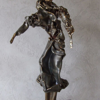 Sculpture titled "La Dame froissée" by Philippe Fautrez, Original Artwork