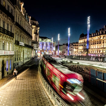 제목이 "Le tram rouge"인 사진 Philippe Hogedez로, 원작
