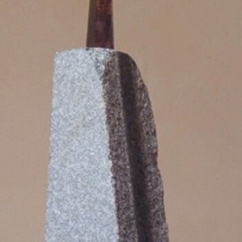 Skulptur mit dem Titel "Muse-Granit vertical" von Philippe Olive, Original-Kunstwerk, Metalle