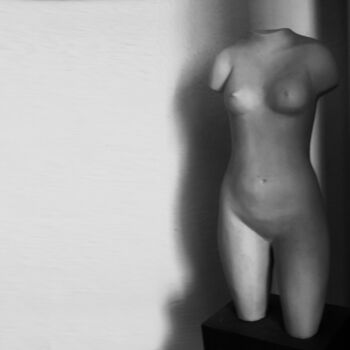 Photographie intitulée "UN COIN DE FEMME -…" par Philippe Renou, Œuvre d'art originale, Photographie numérique