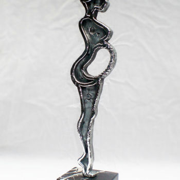 「Femme enceinte」というタイトルの彫刻 Philippe Roccaによって, オリジナルのアートワーク, 金属