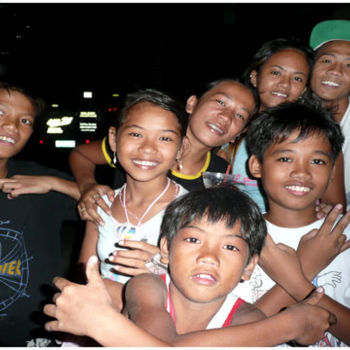 Photographie intitulée "Jeunesse à Manille" par Michel Hervo, Œuvre d'art originale