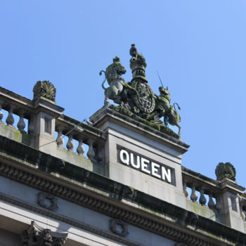 Escultura titulada "Queen" por Kevin C Lee, Obra de arte original, Piedra