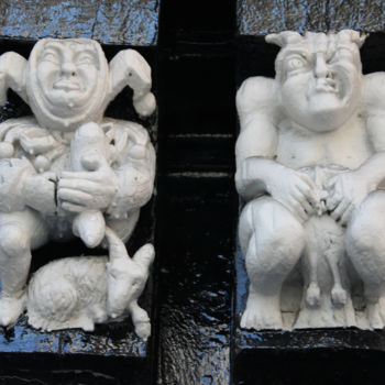 Skulptur mit dem Titel "Medieval Grotesque" von Kevin C Lee, Original-Kunstwerk, Holz