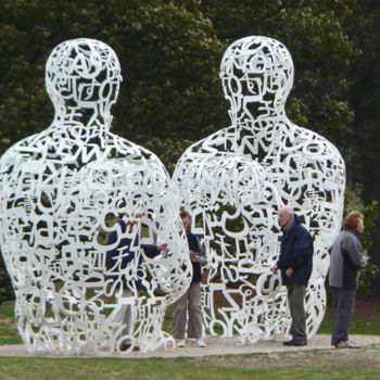 Скульптура под названием "Walk in and walk th…" - Kevin C Lee, Подлинное произведение искусства, Металлы
