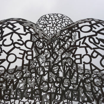 Skulptur mit dem Titel "Knees and head" von Kevin C Lee, Original-Kunstwerk, Metalle
