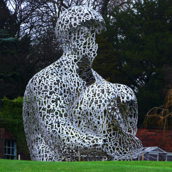 Sculptuur getiteld "Five metre high pie…" door Kevin C Lee, Origineel Kunstwerk, Metalen