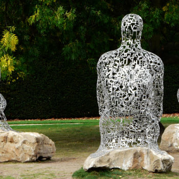Skulptur mit dem Titel "Green and white" von Kevin C Lee, Original-Kunstwerk, Metalle
