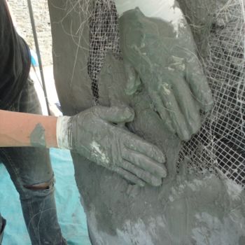 Sculpture intitulée "mains dans le béton" par Philippe Sidot Et Charlotte Carsin, Œuvre d'art originale