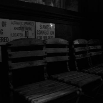 Photographie intitulée "Les 4 chaises" par Silas, Œuvre d'art originale