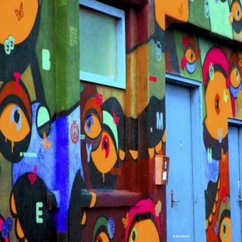 Photographie intitulée "Mur coloré" par Silas, Œuvre d'art originale