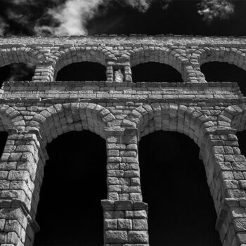 Fotografia intitulada "Segovia Acqueduct" por Pier Maulini, Obras de arte originais, Fotografia de filme