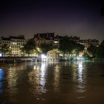 Fotografie mit dem Titel "Lights on river" von Pierre Duquoc, Original-Kunstwerk, Digitale Fotografie