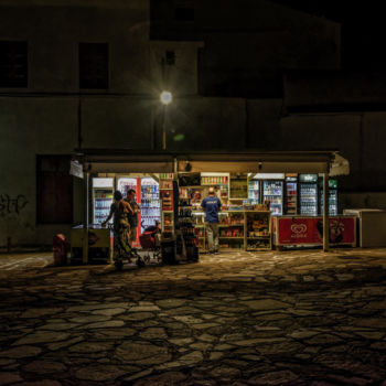 Photographie intitulée "Mykonos night" par Pierre Duquoc, Œuvre d'art originale, Photographie numérique