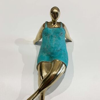 Sculpture titled "Femme allongée en Or" by Pierre Gimenez, Original Artwork, Bronze