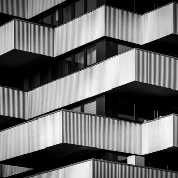 Fotografie mit dem Titel "Contrasting balconi…" von Pierre Leccia, Original-Kunstwerk, Digitale Fotografie