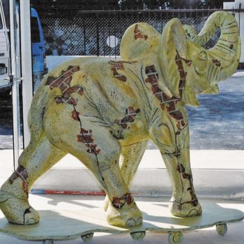 Escultura intitulada "L'éléphant bléssé" por Quinquin, Obras de arte originais, Gesso