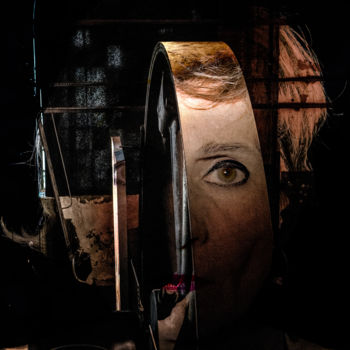 Photography titled "Behind the machine" by Pierre Wurtz, Original Artwork, Manipulated Photography Mounted on Aluminium