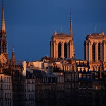 Fotografie getiteld "Notre Dame de Paris…" door Pierre-Yves Rospabé, Origineel Kunstwerk, Digitale fotografie