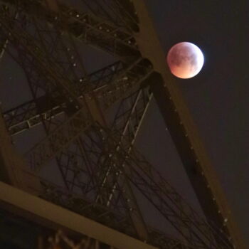 제목이 "Paris, Lune rousse…"인 사진 Pierre-Yves Rospabé로, 원작, 디지털
