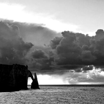 Фотография под названием "Aiguille d'Etretat…" - Pierre-Yves Rospabé, Подлинное произведение искусства, Цифровая фотография