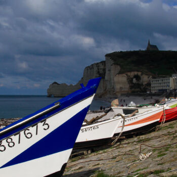 Photography titled "Barques, plage d'Et…" by Pierre-Yves Rospabé, Original Artwork, Digital Photography