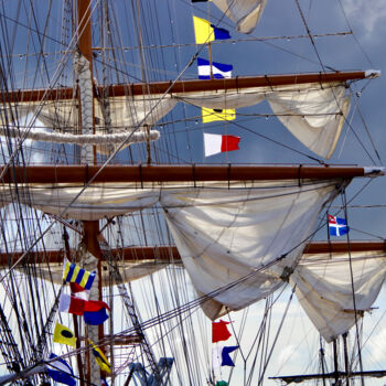 Fotografía titulada "Voiles repliées" por Pierre-Yves Rospabé, Obra de arte original, Fotografía digital