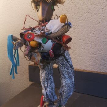 Escultura titulada "Upcycling man" por Pilado, Obra de arte original, Madera