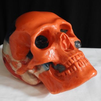 Skulptur mit dem Titel "Orange Skull" von Pio30, Original-Kunstwerk, Harz