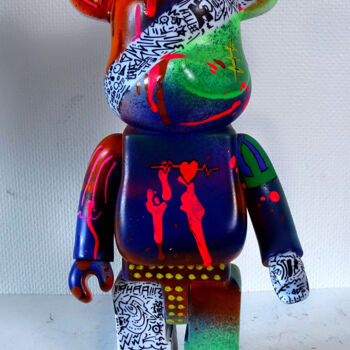 Sculpture intitulée "Bearbrick Street Ar…" par Pipoul Artiste Peintre, Œuvre d'art originale, Bombe aérosol