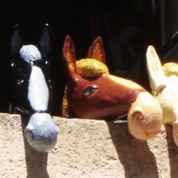Sculpture intitulée "chevaux à la fenêtre" par La Plasticerie, Œuvre d'art originale