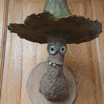 Sculpture titled "LE CHAMPIGNON" by Isabelle Pouvreau, Original Artwork, Paper maché